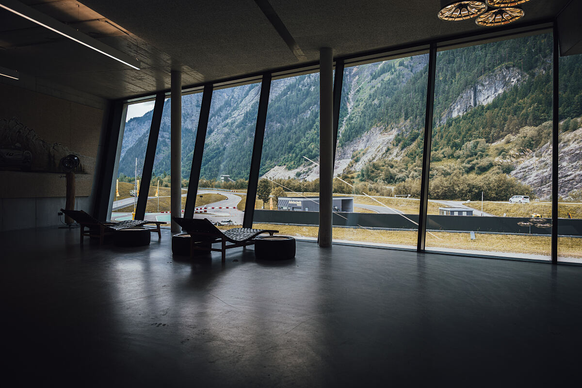 EXPERIENCE CENTER-236